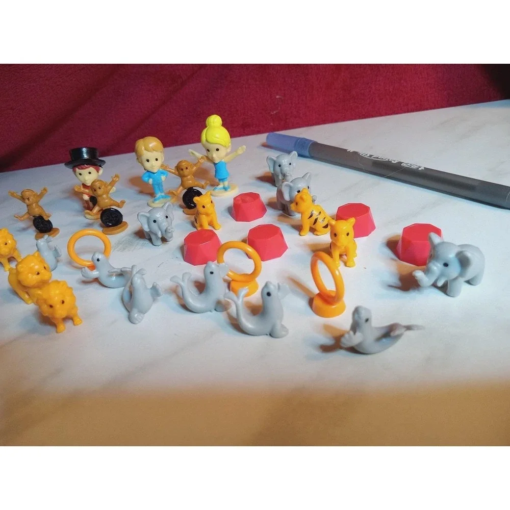 Lot of 30 Circus figurine pieces Micro Circus
